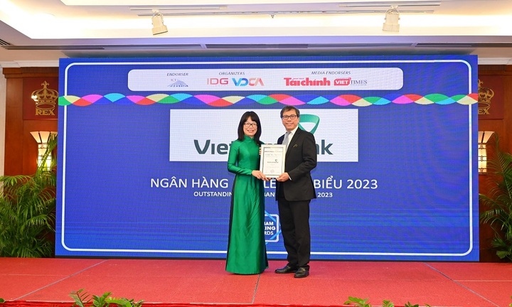 Vietcombank được trao 3 giải thưởng quan trọng tại diễn đàn Ngân hàng bán lẻ Việt Nam 2023