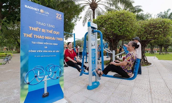 Bảo Việt Nhân thọ trao tặng khu thiết bị thể dục thể thao ngoài trời cho công viên Gia Định và công viên Văn hóa Gò Vấp