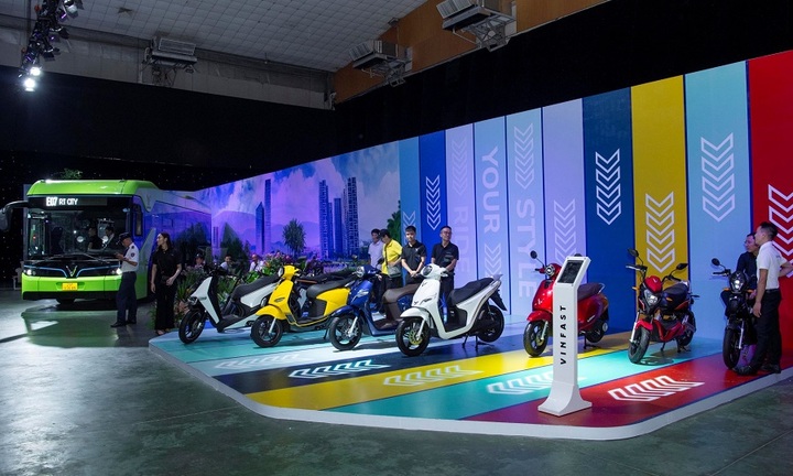 Trải nghiệm công nghệ thời thượng trên xe máy điện tại triển lãm “VinFast – Vì tương lai xanh”