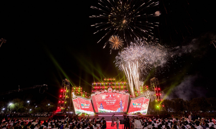Tây Ninh sẽ đón Năm mới 2024 với màn pháo hoa rực rỡ tại quảng trường Ga đi cáp treo Sun World Ba Den Mountain