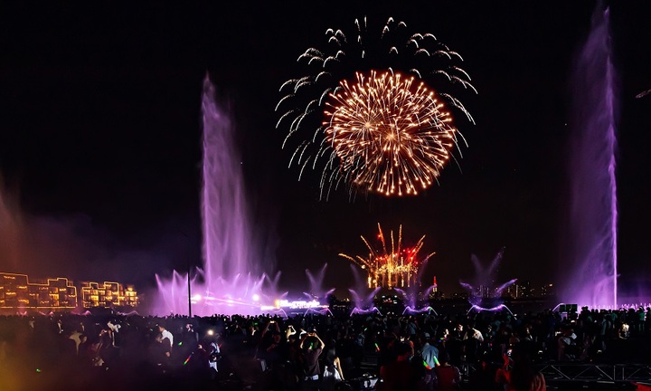 Hơn 50.000 người dân thành phố “đổi gió” đón năm mới tại trung tâm mới