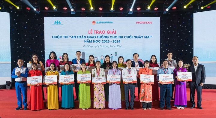 Trao giải Cuộc thi “An toàn giao thông cho nụ cười ngày mai”