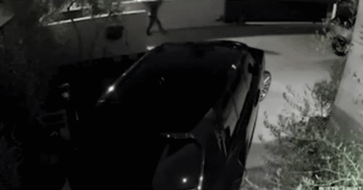 Bị trộm dùng súng áp sát, hành động của người đàn ông khiến chúng được một phen kinh hãi