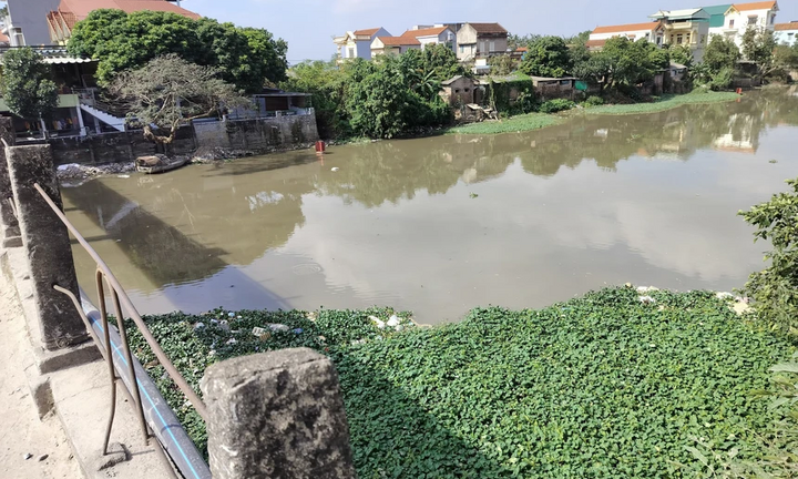 Nhân chứng vụ thi thể 3 bố con trên sông ở Hưng Yên: Đôi chân của bé gái bị buộc dây màu đỏ