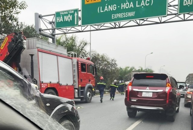 Tin tức tai nạn giao thông mới nhất ngày 6/1: Xe tải tự tông vào dải phân cách, tài xế tử vong tại chỗ