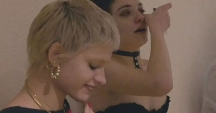 Cặp song sinh tìm thấy nhau nhờ TikTok và cùng đoàn tụ với mẹ ruột qua hội nhóm Facebook