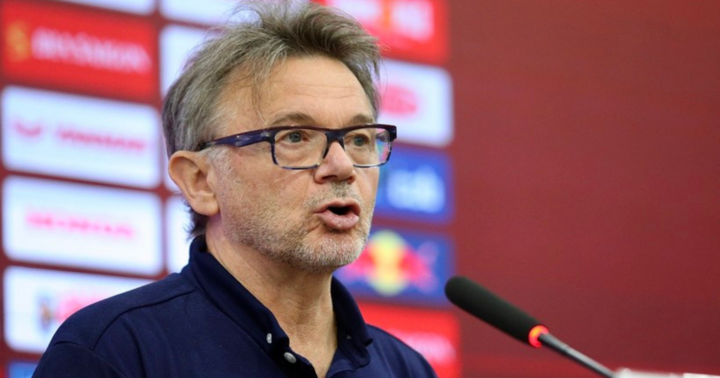 HLV Troussier hứa sẽ rút kinh nghiệm sau những phát ngôn
