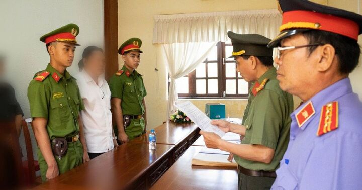 Khởi tố, bắt giam giám đốc văn phòng đăng ký đất đai tỉnh Hậu Giang