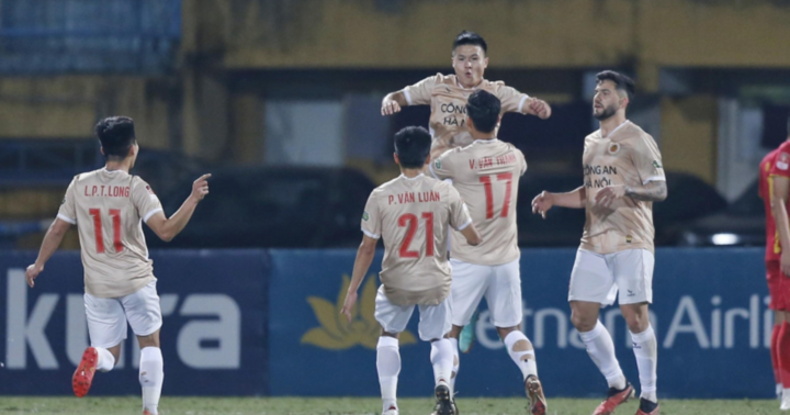 Công an Hà Nội vươn đánh bại Thanh Hóa sau 3 pha lập công của các tuyển thủ Việt Nam