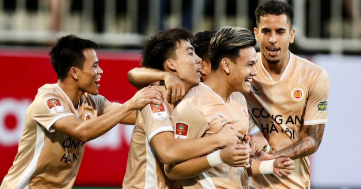 HLV Kiatisak cùng CAHN nhận tin