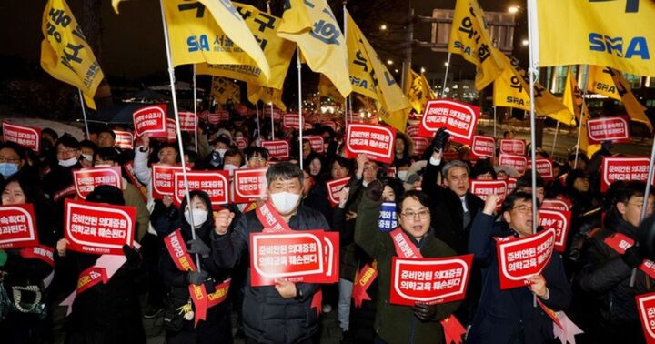 Khủng hoảng y tế Hàn Quốc: Áp đặt biện pháp