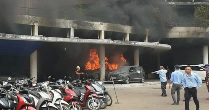 Tin nóng 24h hôm nay ngày 5/3: Xe cấp cứu bốc cháy ngay trong bãi trông xe ở TP.HCM