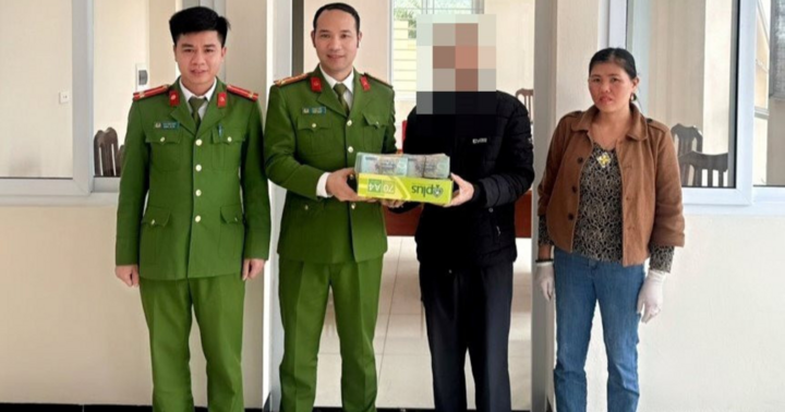 Tin nóng 24h hôm nay ngày 14/3: Trao trả bọc tiền 1,2 tỷ đồng cho người đánh rơi ở Mê Linh