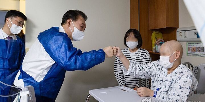 Tổng thống Hàn Quốc mong các bác sĩ đình công hãy tin vào chính phủ