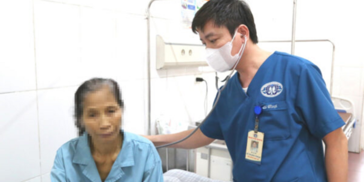 Nghe người quen đi cắt thuốc nam, người phụ nữ nhập viện vì suy gan