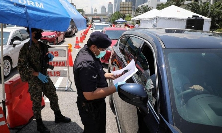 Malaysia phong tỏa toàn quốc