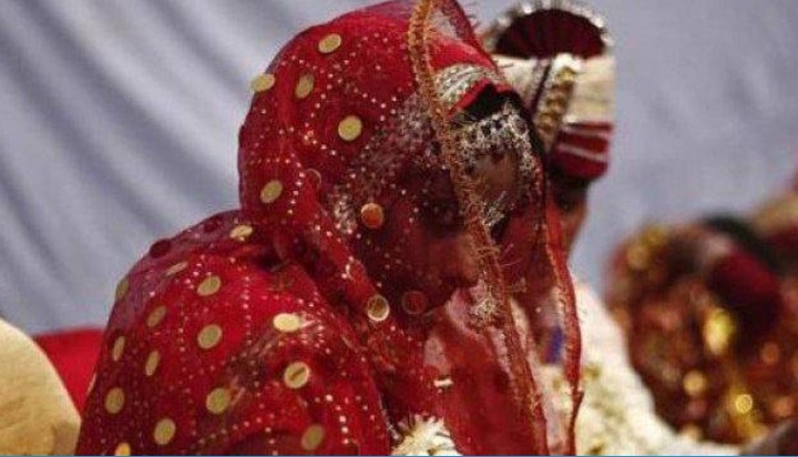 Lạ: Chú rể bỏ trốn khỏi đám cưới, cô dâu cưới luôn khách mời 