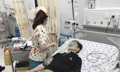 Cứu thành công nam sinh uống thuốc diệt cỏ sau khi bị bố mắng vì chơi game