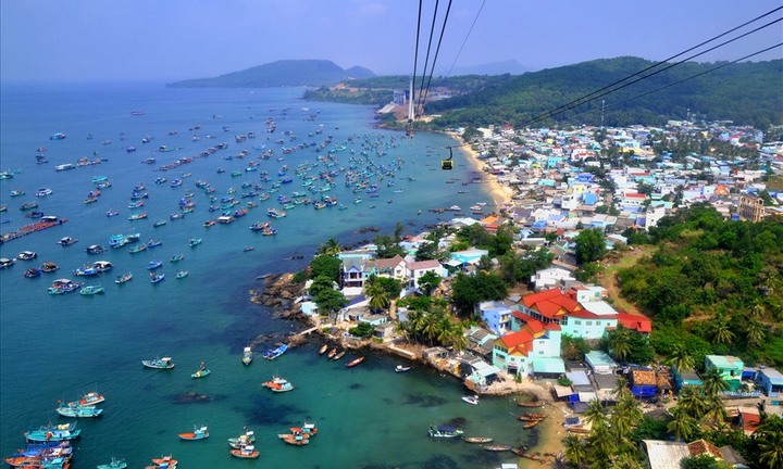 Thủ tướng chỉ đạo khẩn trương thí điểm hộ chiếu vaccine với khách quốc tế