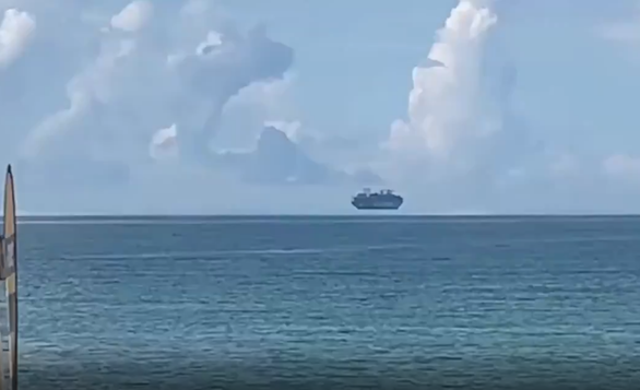 Xuất hiện tàu hàng lớn ‘bay lơ lửng’ trên biển ở Trung Quốc