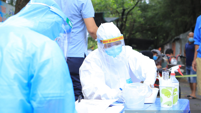 Hà Nội phát thông báo khẩn tìm người đi xe taxi có tài xế dương tính