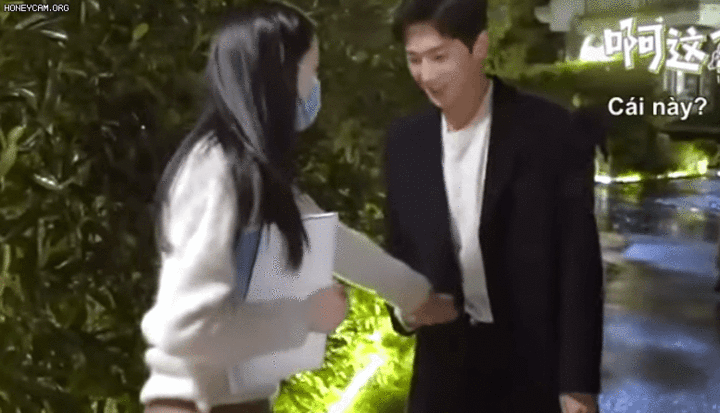 Fan phát 'sốt' vì những khoảnh khắc 'tình bể bình' của Địch Lệ Nhiệt Ba và Dương Dương trong clip hậu trường