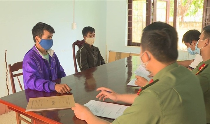 Thông tin sai sự thật về dịch bệnh COVID-19, 3 người bị xử phạt 15 triệu đồng