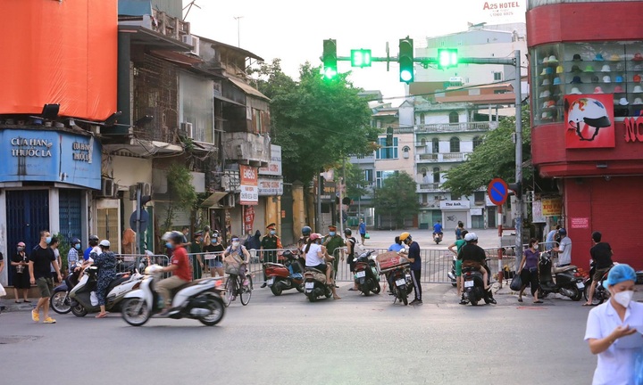 Hà Nội cách ly y tế toàn bộ 2 phường Văn Chương và Văn Miếu