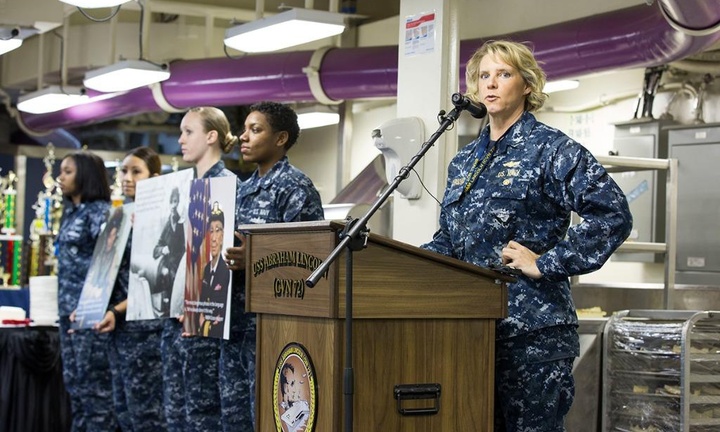  Hải quân Mỹ có nữ chỉ huy tàu sân bay hạt nhân đầu tiên trong lịch sử