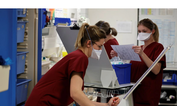 Không tiêm vắc-xin phòng COVID-19, 3.000 nhân viên y tế Pháp bị đình chỉ