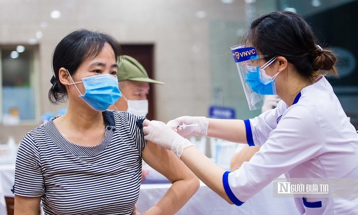 Có nên cấp “thẻ xanh COVID” cho người tiêm 1 mũi vắc-xin?