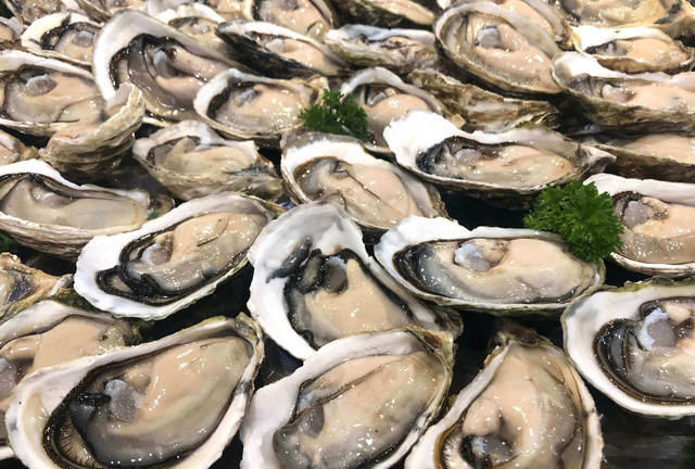 Người đàn ông tử vong do ăn hàu sống, chị em muốn tầm bổ chồng phải chú ý chế biến đúng cách