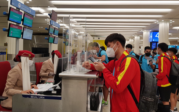 Đội tuyển Việt Nam mất trắng đêm để di chuyển tới Oman