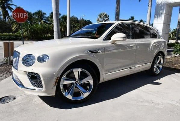 Đổi siêu xe Bentley Bentayga 21 tỉ đồng lấy 2 cây lan đột biến ở Đà Nẵng
