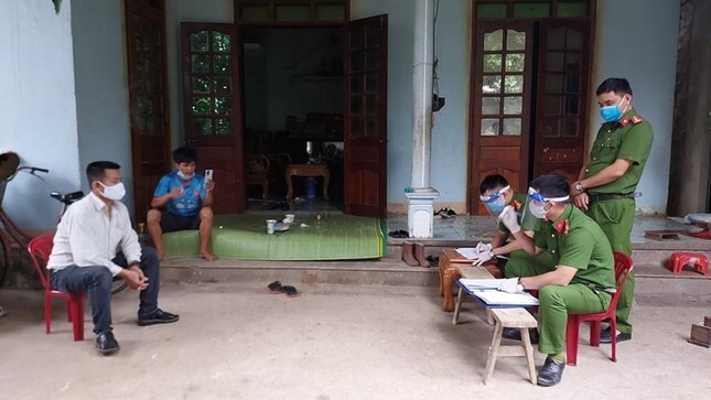 Tổ chức ăn nhậu khi đang thực hiện cách ly y tế, hai người bị phạt 15 triệu