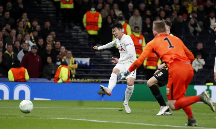 Trận ra mắt đầy sóng gió của HLV Conte cùng Tottenham: 3 cầu thủ nhận thẻ đỏ