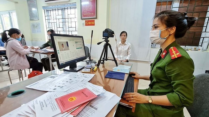 Công dân đủ 14 tuổi trở lên được đăng ký tài khoản định danh điện tử