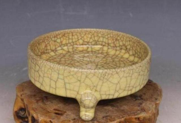 Cô bé lén mang 'gạt tàn' của bố tới chương trình thẩm định đồ cổ của đài truyền hình Trung Quốc và cái kết bất ngờ