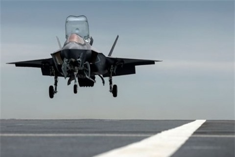 Tin tức quân sự mới nóng nhất ngày 27/11/2021:  Chiến đấu cơ F-35B trên tàu sân bay Anh gặp nạn