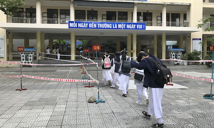 Đà Nẵng: Nữ giáo viên nhiễm COVID-19, 4 lớp chuyển sang học trực tuyến