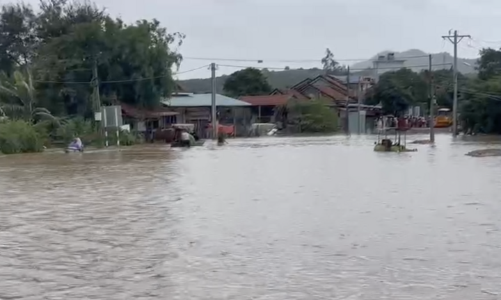 Mưa lũ dâng cao, Phú Yên sơ tán hơn 11.000 người