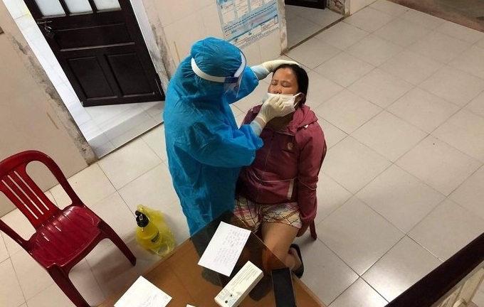 Yêu cầu một xã trả lại tiền mua kit test nhanh COVID-19 cho người dân