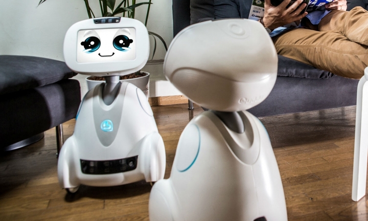 Pháp triển khai robot đi học hộ giúp các học sinh không thể đến trường