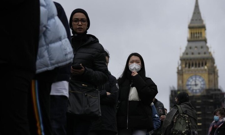 Biến thể Omicron đang lan với tốc độ “nhanh không thể tin nổi” tại Anh