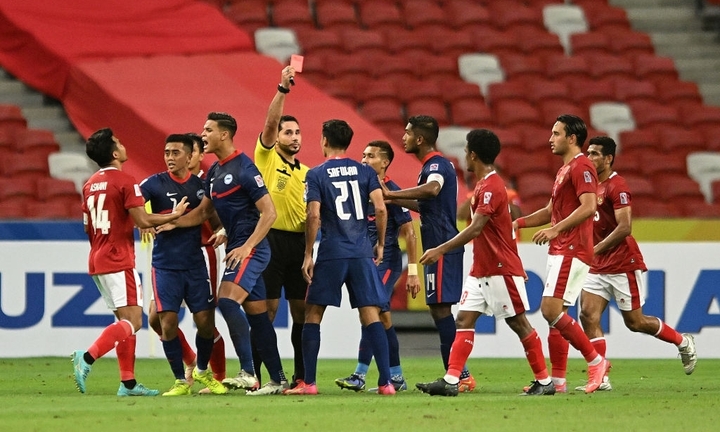 CĐV Singapore chỉ trích trọng tài chính xử ép khiến đội chủ nhà bị loại khỏi AFF Cup