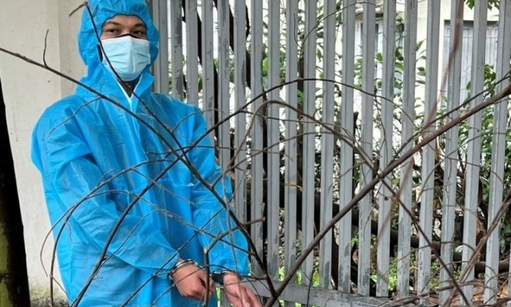 Bắt giữ đối tượng nhiễm COVID-19 xông vào nhà người phụ nữ, cướp điện thoại, thẻ ngân hàng