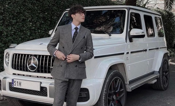 Sơn Tùng đăng ảnh bên xe sang 12 tỷ đồng giữa bão drama