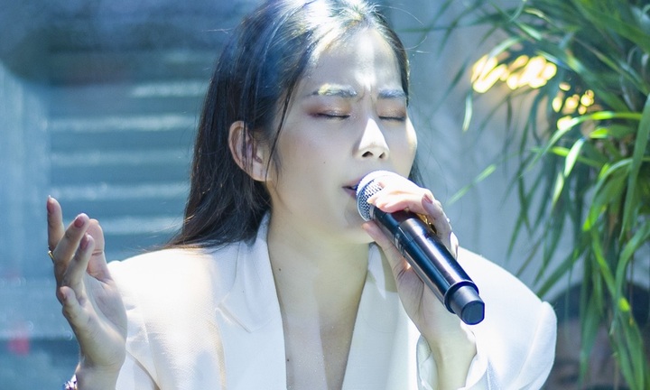 Nam Em 'công phá' bảng xếp hạng Âm nhạc thịnh hành Youtube với bản cover 