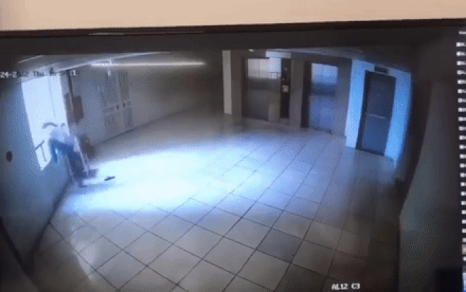 Video: Người đàn ông đau đớn ngã vật khi vợ nhảy lầu tự tử ngay trước mắt