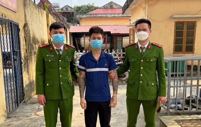 Bắt đối tượng rút súng bắn tài xế taxi bị thương rồi bỏ trốn